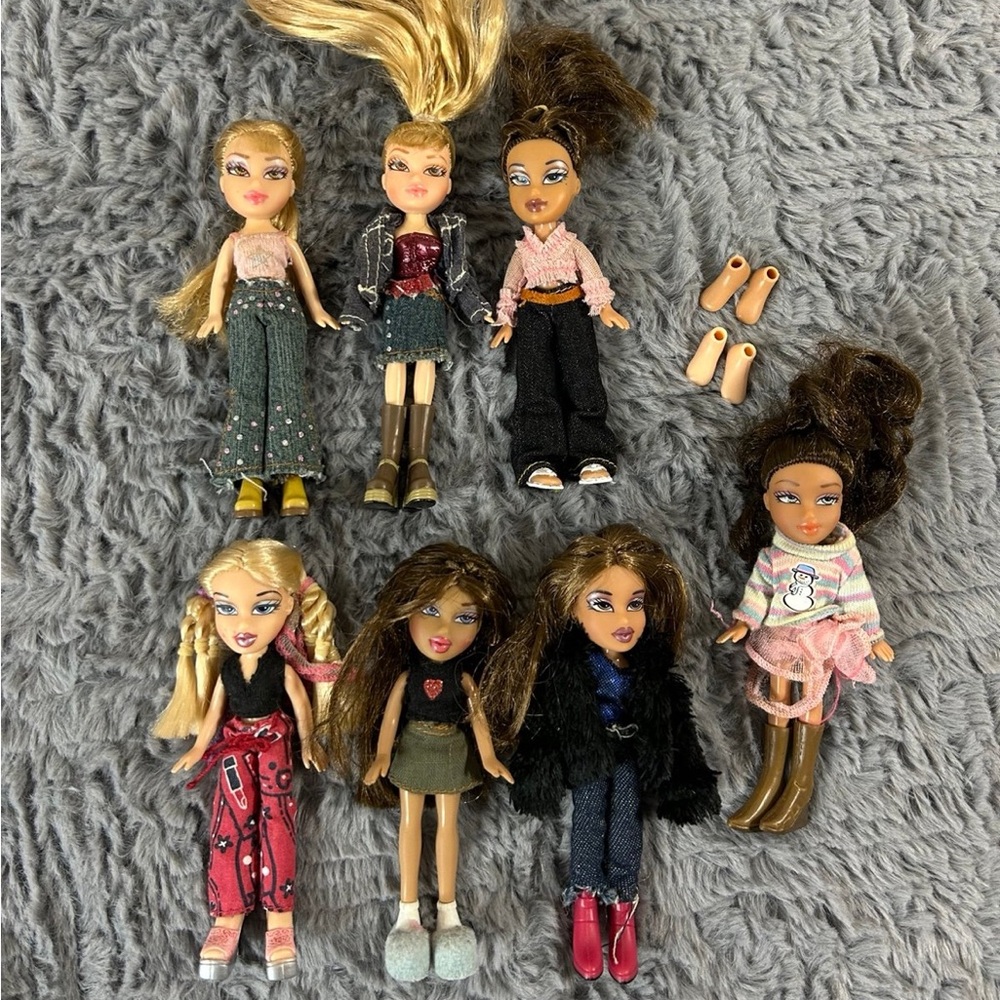 Vintage 2002 Mini Bratz Dolls Lot